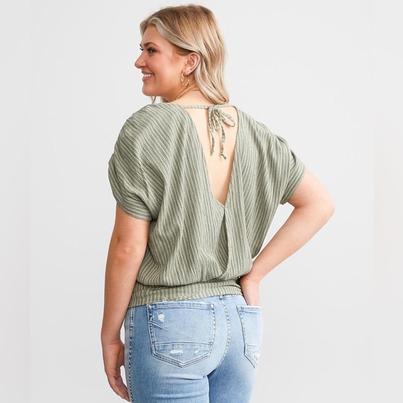 NWT WILLOW & ROOT BUCKLE BRAND BLOUSE - Picture 2 of 4